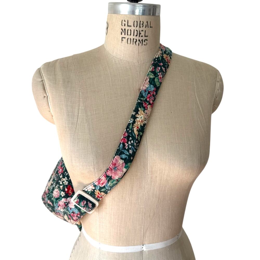 Vera Bradley Sling Bag in Springtime Green Floral Large Retired Vintage - Picture 3 of 9
